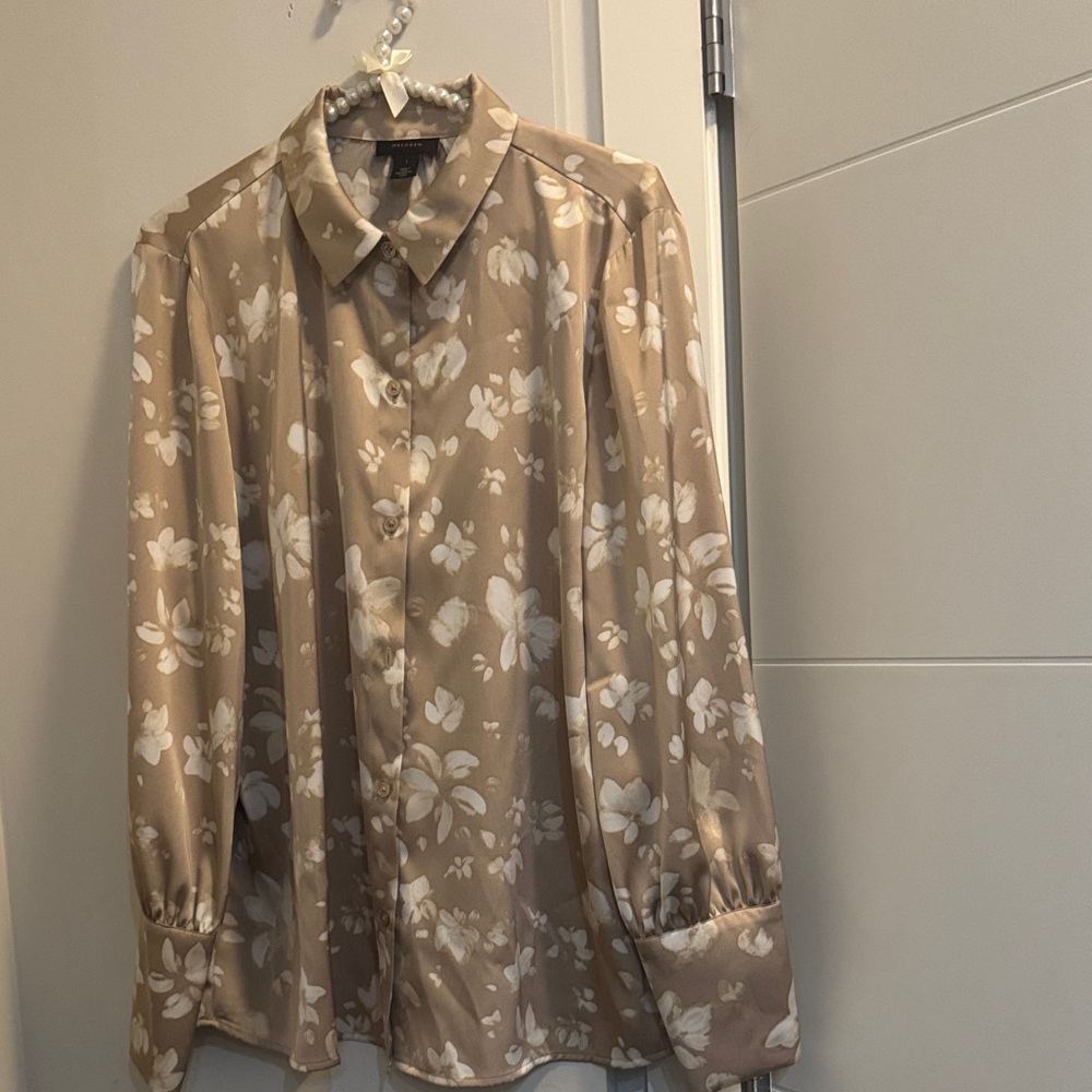 Halogen Cream Floral Blouse luxury feel lovely satin feel